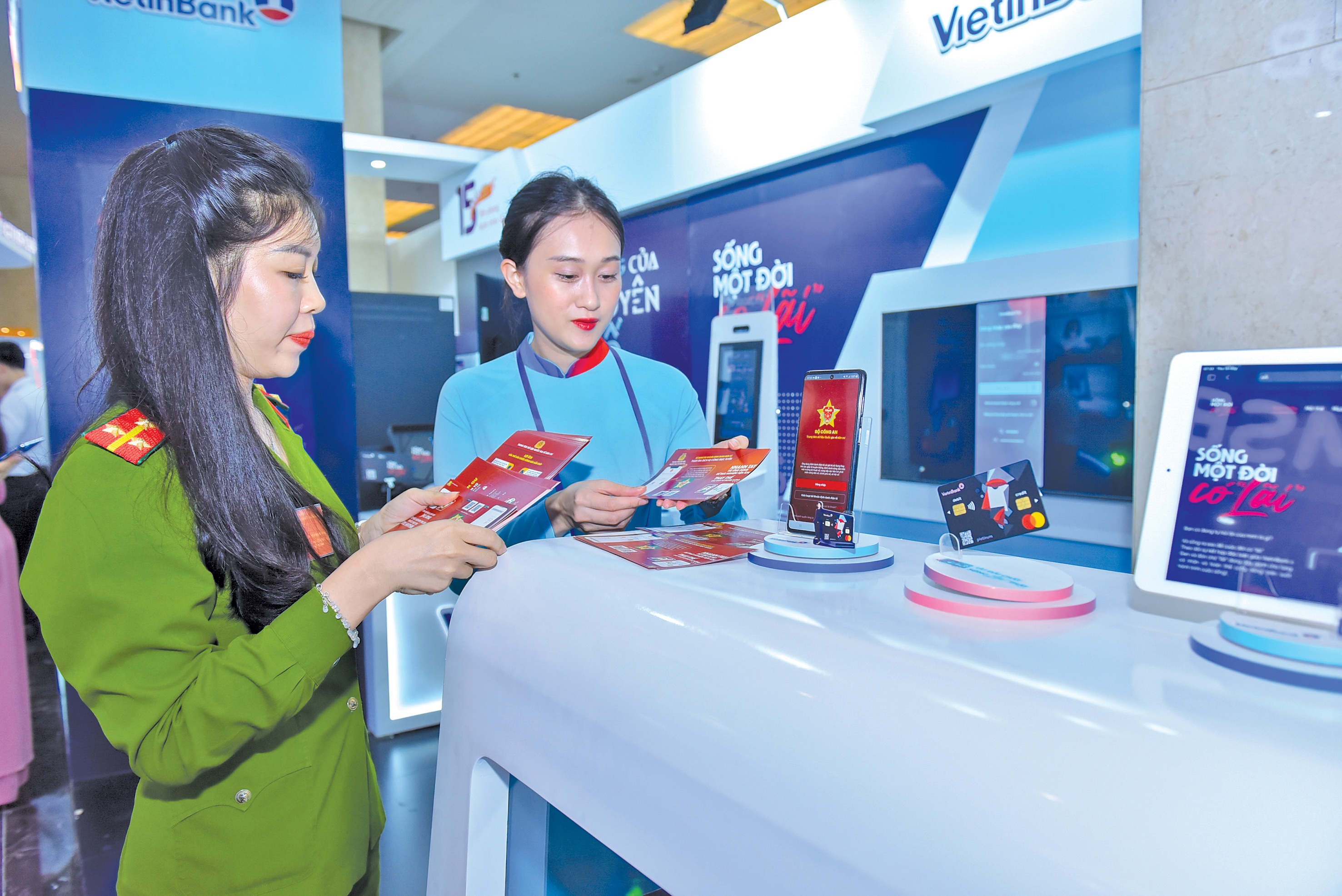 Ngành Ngân hàng giữ vững vị thế đi đầu trong công cuộc chuyển đổi số quốc gia Ngành Ngân hàng giữ vững vị thế đi đầu trong công cuộc chuyển đổi số quốc gia