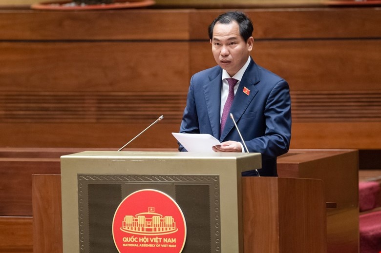 Chủ nhiệm Ủy ban Tài chính, Ngân sách của Quốc hội Lê Quang Mạnh trình bày Báo cáo thẩm tra về công tác thực hành tiết kiệm, chống lãng phí năm 2022