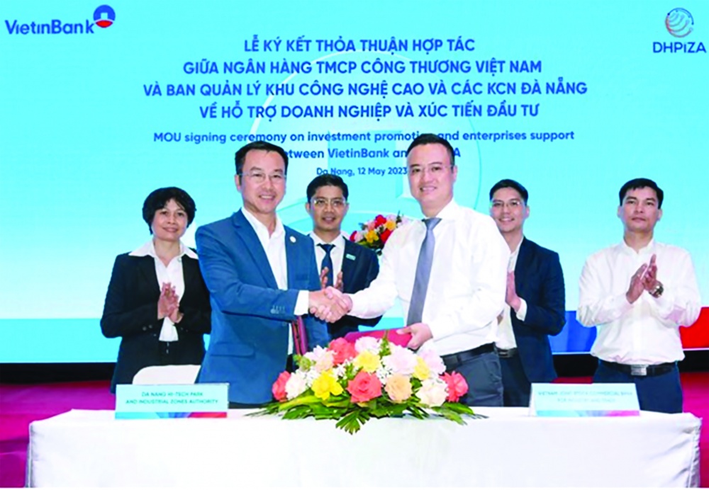 Đại diện VietinBank và Ban Quản lý Khu Công nghệ cao và các khu công nghiệp Đà Nẵng ký kết thỏa thuận hợp tác xúc tiến đầu tư