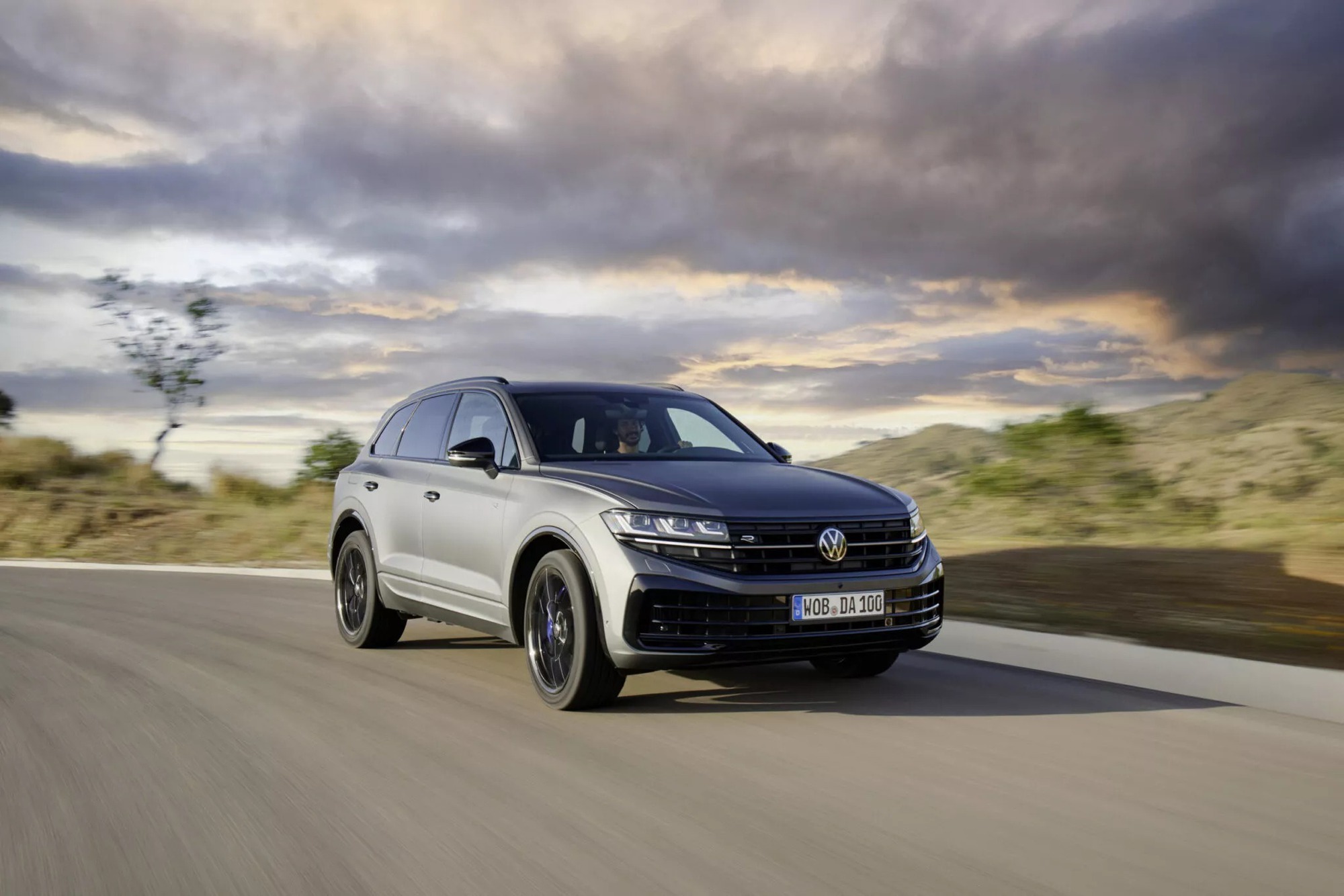 Volkswagen Touareg 2023 có giá từ khoảng 1,75 tỷ đồng