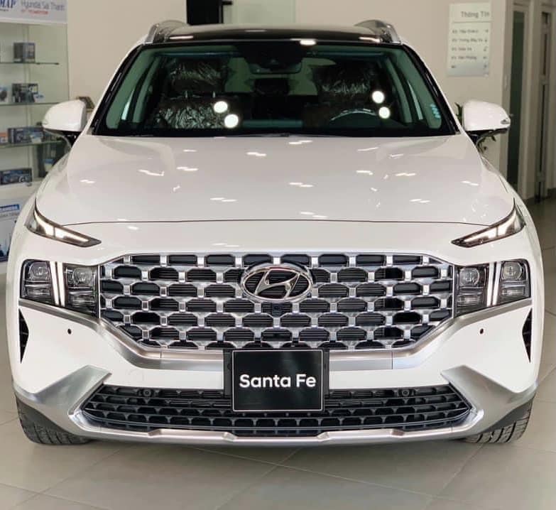 Hyundai Santa Fe giảm giá mạnh nhưng số lượng không nhiều