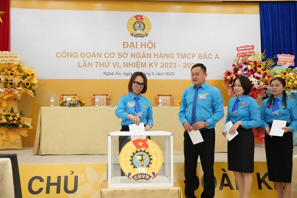 Ban Chấp hành Công đoàn cơ sở BAC A BANK nhiệm kỳ 2023-2028 đã được lựa chọn với số phiếu tín nhiệm cao Ban Chấp hành Công đoàn cơ sở BAC A BANK nhiệm kỳ 2023-2028 đã được lựa chọn với số phiếu tín nhiệm cao