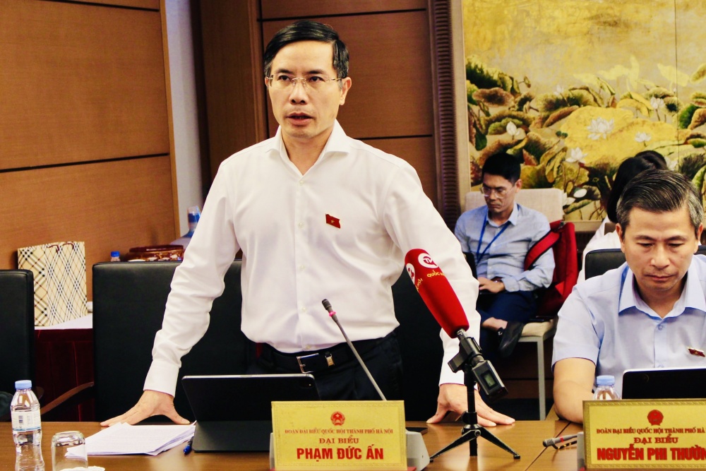 Đại biểu Phạm Đức Ấn phát biểu  tại tổ về dự thảo Luật Các TCTD (sửa đổi)