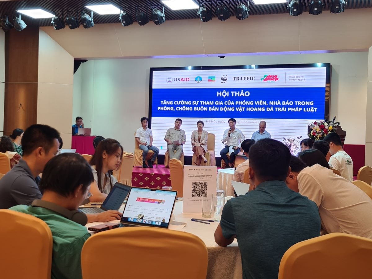 Toàn cảnh Hội thảo tăng cường sự tham gia của phóng viên, nhà báo trong phòng, chống buôn bán động vật hoang dã trái pháp luật