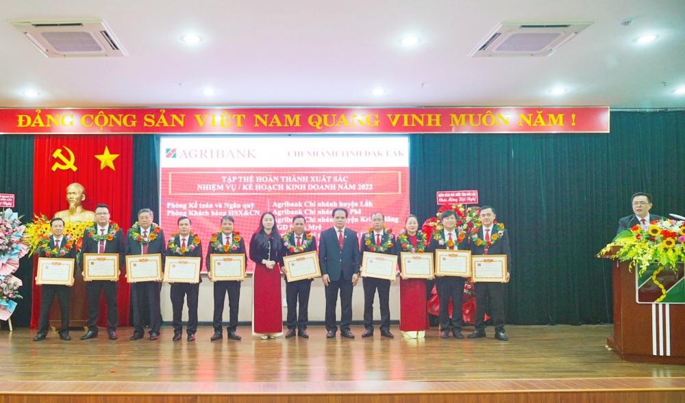 Agribank Đắk Lắk: Thi đua – động lực để hoàn thành nhiệm vụ Agribank Đắk Lắk: Thi đua – động lực để hoàn thành nhiệm vụ