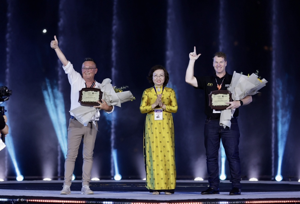 undefined Mãn nhãn với đại tiệc pháo hoa của Úc và Ý