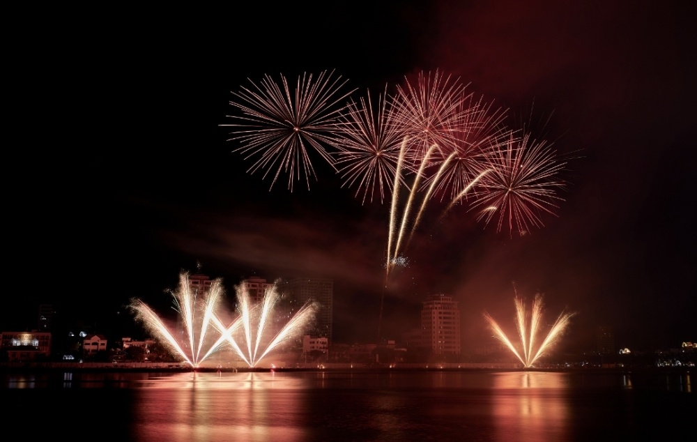 undefined Mãn nhãn với đại tiệc pháo hoa của Úc và Ý