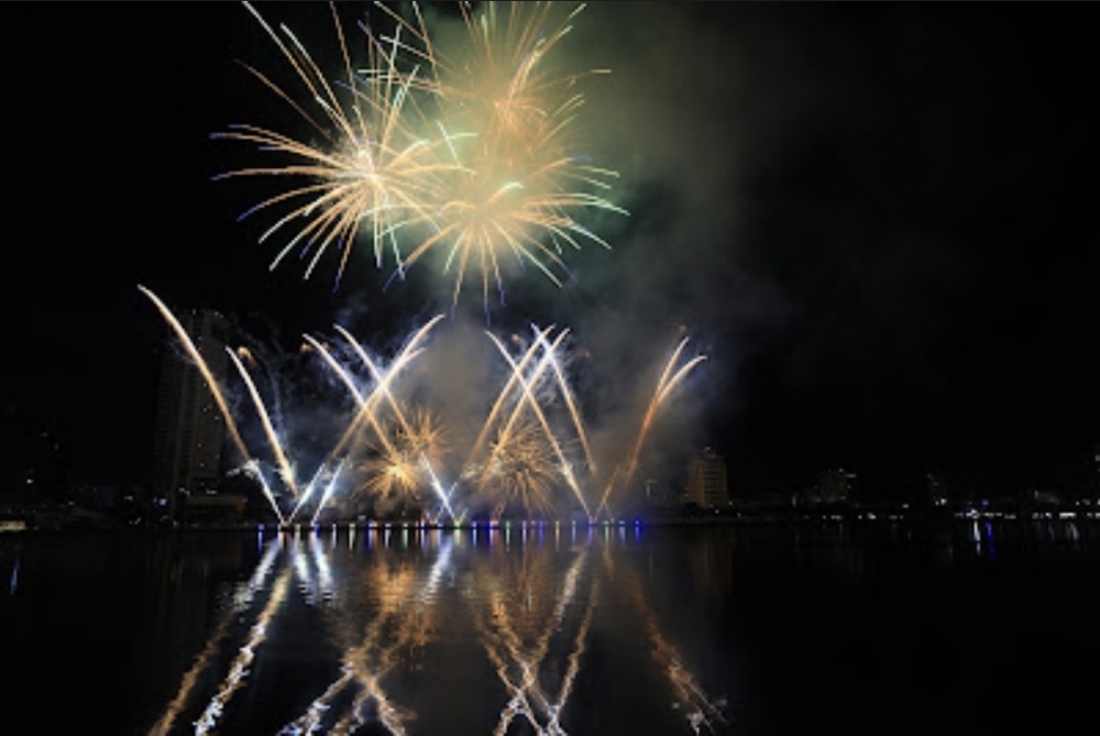 undefined Mãn nhãn với đại tiệc pháo hoa của Úc và Ý