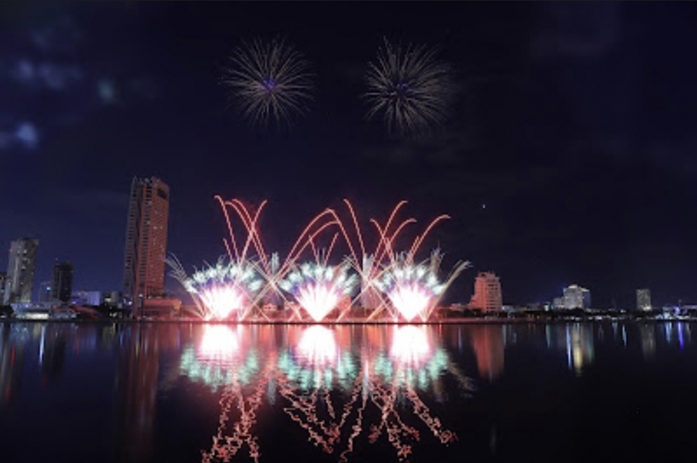 undefined Mãn nhãn với đại tiệc pháo hoa của Úc và Ý