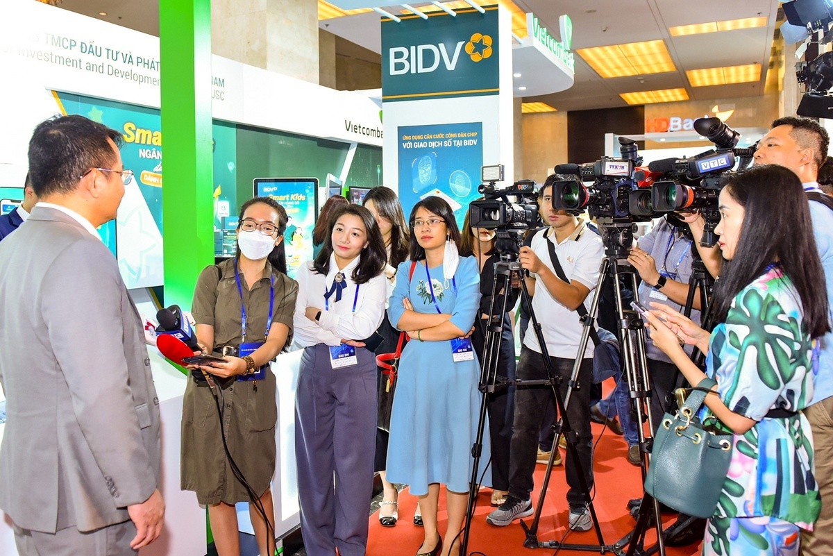 Đồng hành cùng phát triển Đồng hành cùng phát triển