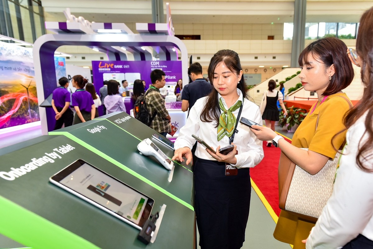 Đồng hành cùng phát triển Đồng hành cùng phát triển