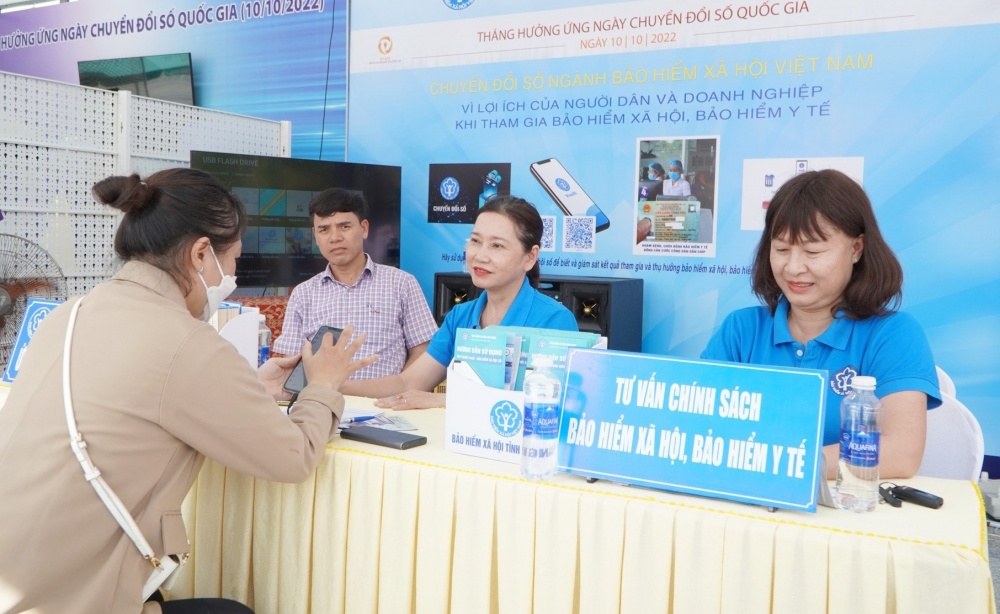 Quảng Nam đẩy mạnh thanh toán không dùng tiền mặt trong chi trả an sinh xã hội. Quảng Nam đẩy mạnh thanh toán không dùng tiền mặt trong chi trả an sinh xã hội.