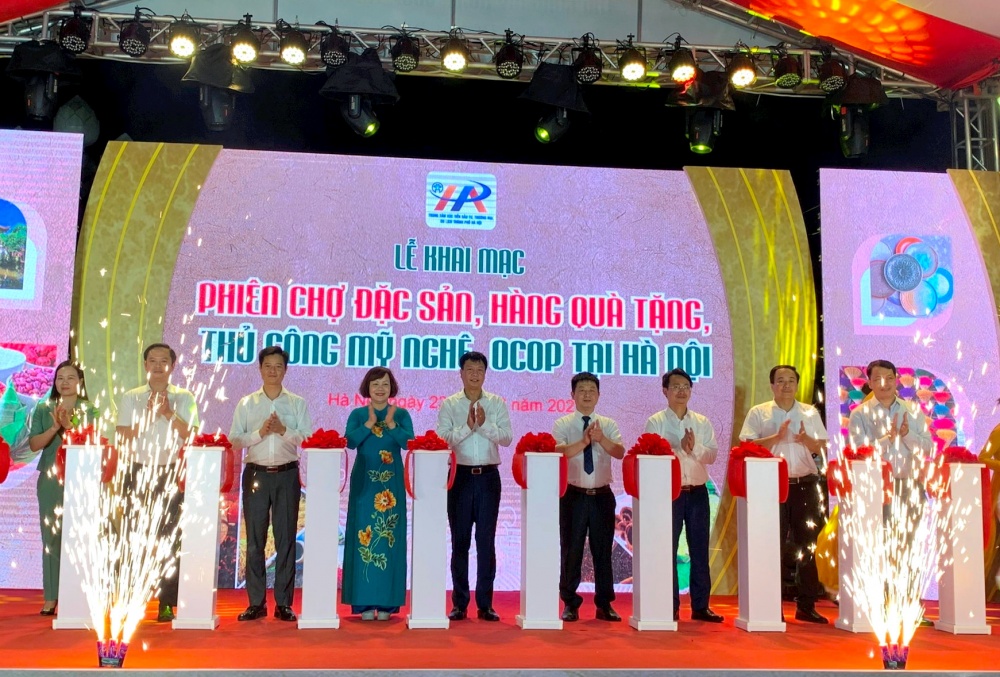 Khai mạc Phiên chợ đặc sản, hàng quà tặng, thủ công mỹ nghệ, OCOP Hà Nội