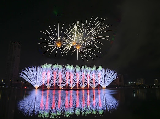 undefined Mãn nhãn đêm pháo hoa thứ 4 của DIFF 2023