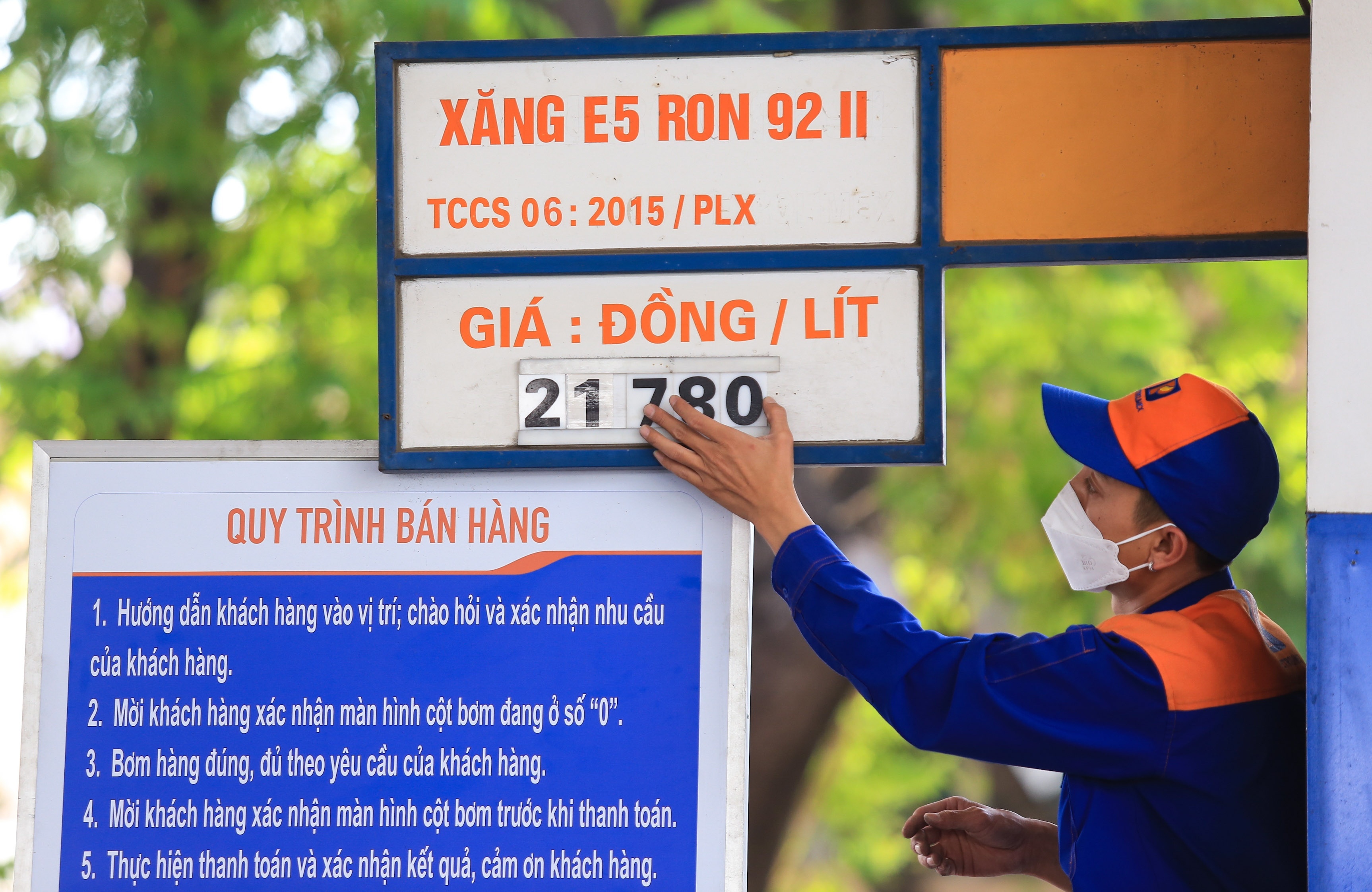 Giá xăng dầu ảnh hưởng đến phúc lợi hộ gia đình Giá xăng dầu ảnh hưởng đến phúc lợi hộ gia đình