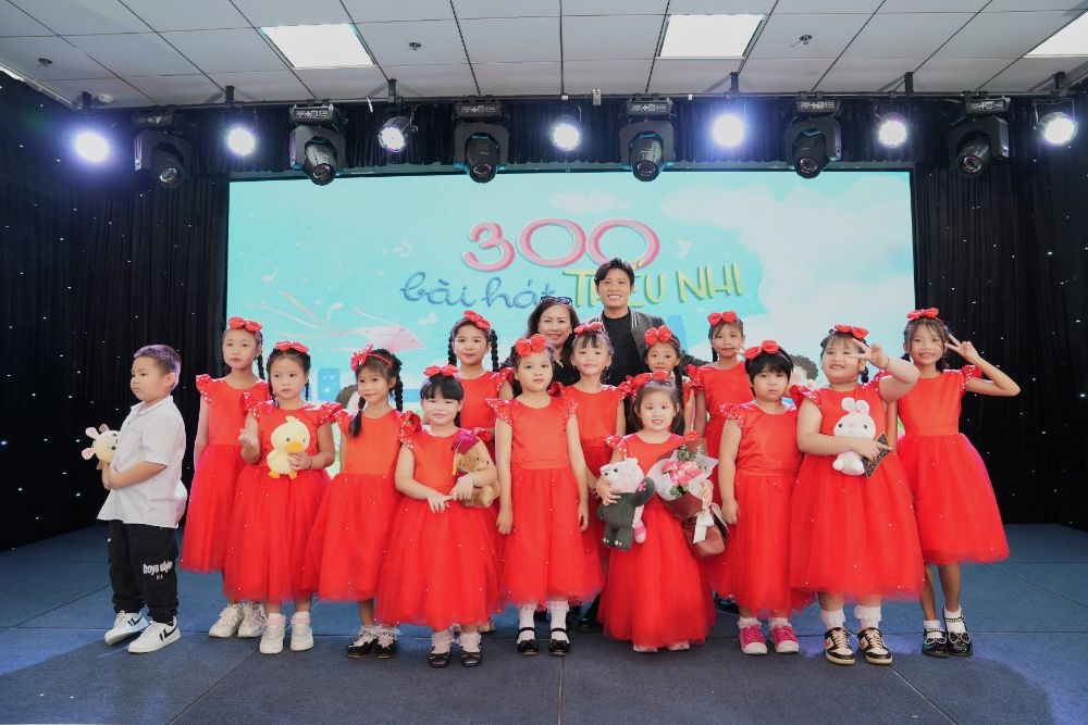 Nhạc sĩ Nguyễn Văn Chung xác lập kỷ lục nhạc sĩ sáng tác nhiều ca khúc thiếu nhi nhất Việt Nam với 300 bài hát Nhạc sĩ Nguyễn Văn Chung xác lập kỷ lục nhạc sĩ sáng tác nhiều ca khúc thiếu nhi nhất Việt Nam với 300 bài hát