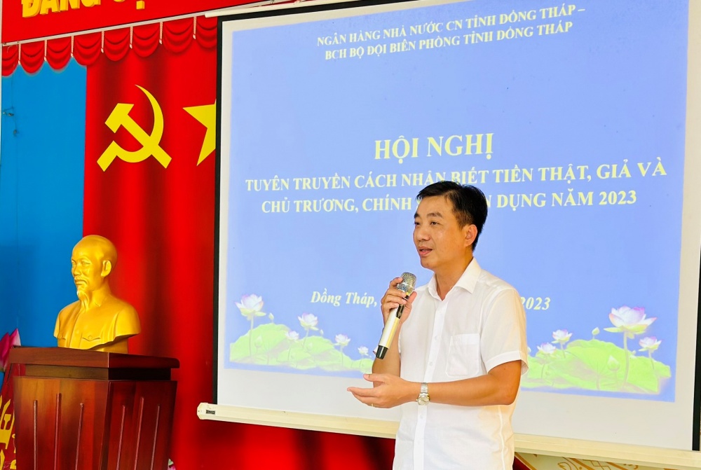 Đồng Tháp tuyên truyền về tiền đồng Việt Nam tại biên giới