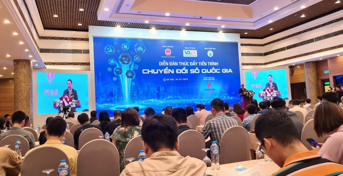 Chuyển đổi số muốn đi nhanh, đúng hướng, góp phần giải quyết được những vấn đề thì cần phải cố gắng tập hợp các bên liên quan cùng đồng hành. Chuyển đổi số muốn đi nhanh, đúng hướng, góp phần giải quyết được những vấn đề thì cần phải cố gắng tập hợp các bên liên quan cùng đồng hành.