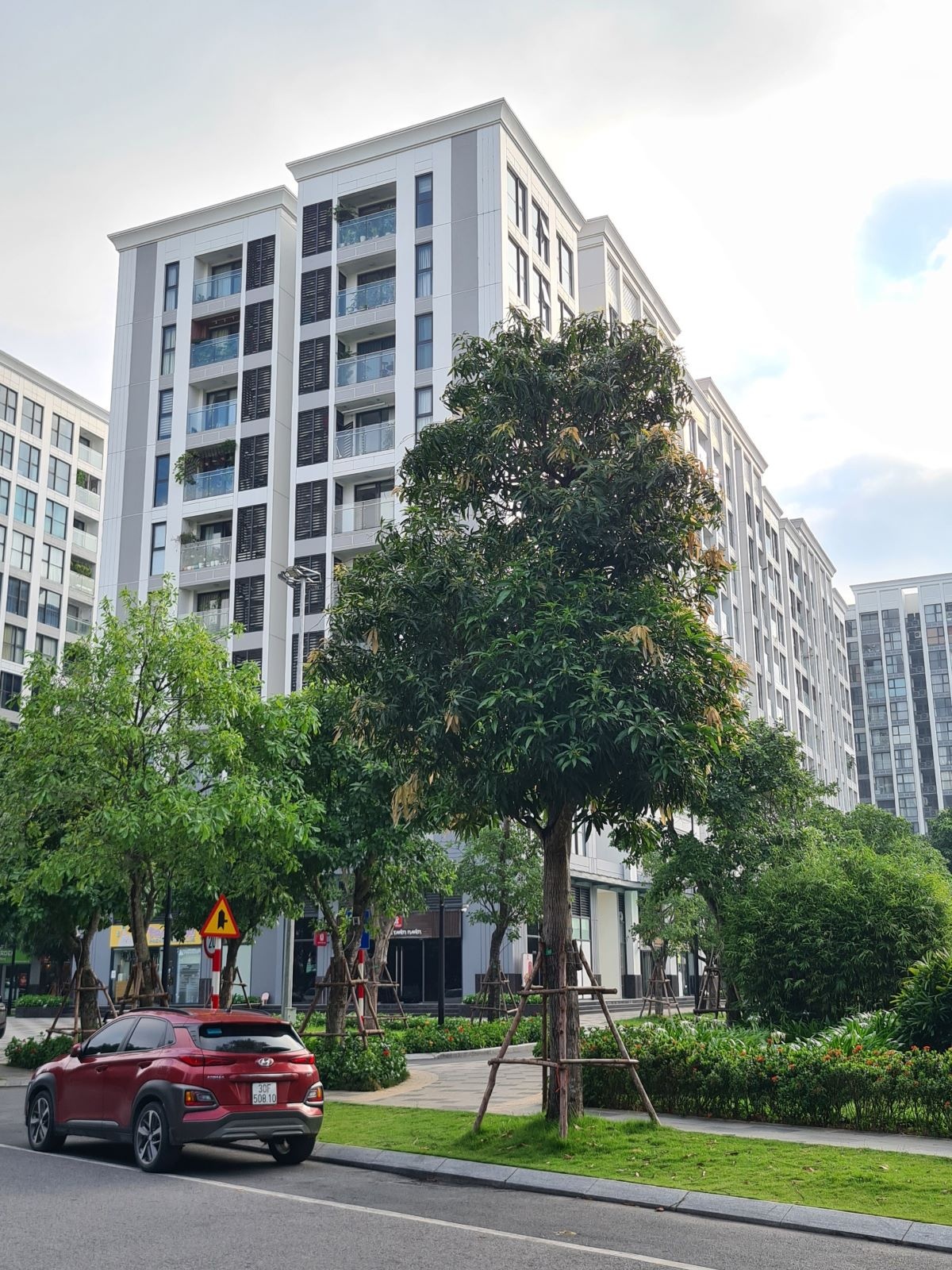 Các nút thắt pháp lý khiến nguồn cung mới tại Hà Nội và TP. Hồ Chí Minh giảm lần lượt 89% tại TP. Hồ Chí Minh và 91% Hà Nội so với năm trước.