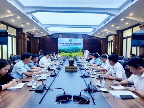 Ông Phùng Đức Tiến tiếp và làm việc với bà Mona Sur, Giám đốc ngành Môi trường, Tài nguyên và Kinh tế biển Khu vực Đông Á và Thái Bình Dương của Ngân hàng Thế giới (WB). Ông Phùng Đức Tiến tiếp và làm việc với bà Mona Sur, Giám đốc ngành Môi trường, Tài nguyên và Kinh tế biển Khu vực Đông Á và Thái Bình Dương của Ngân hàng Thế giới (WB).