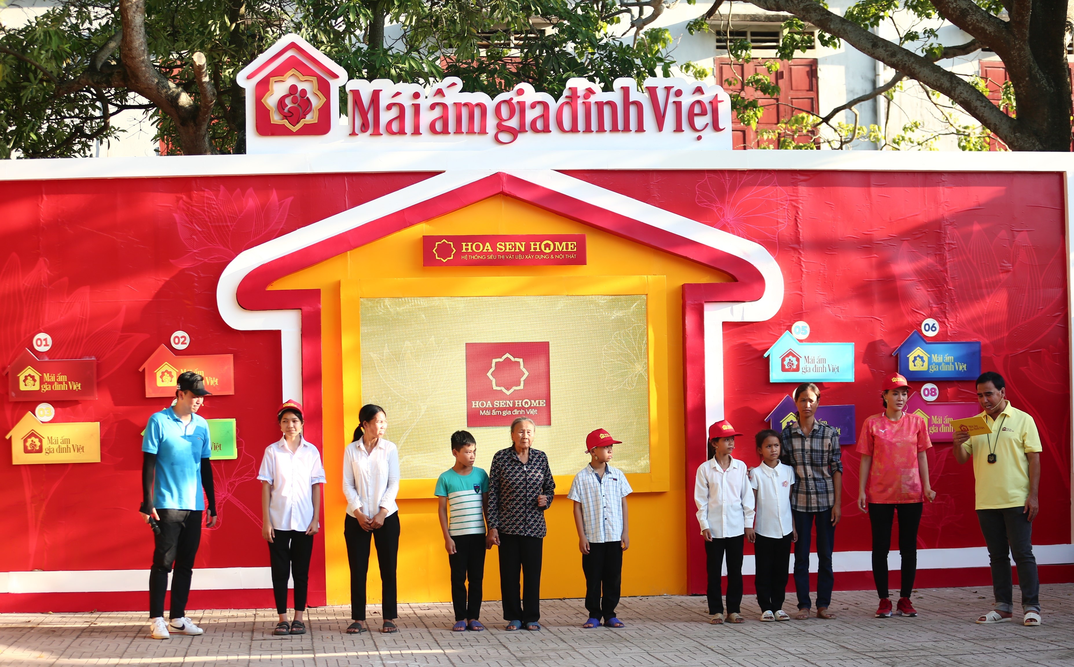 Các nghệ sĩ và ba hoàn cảnh khó khăn tham gia “Mái ấm gia đình Việt” tập 41