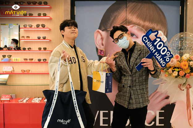 Duy nhất tại Việt Nam, Mắt Việt Group cam kết đền bù 1000% nếu không chính hãng Duy nhất tại Việt Nam, Mắt Việt Group cam kết đền bù 1000% nếu không chính hãng