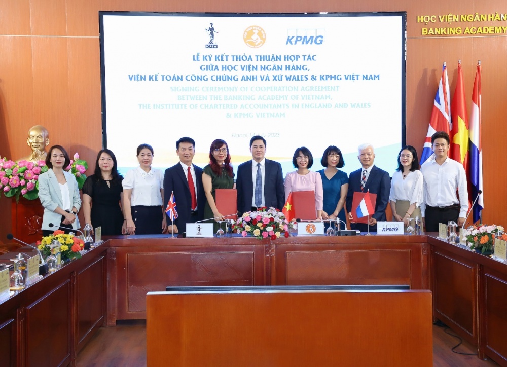 ICAEW, Học viện Ngân hàng và KPMG Việt Nam chính thức ký kết hợp tác phát triển nghề nghiệp cho những sinh viên tiềm năng