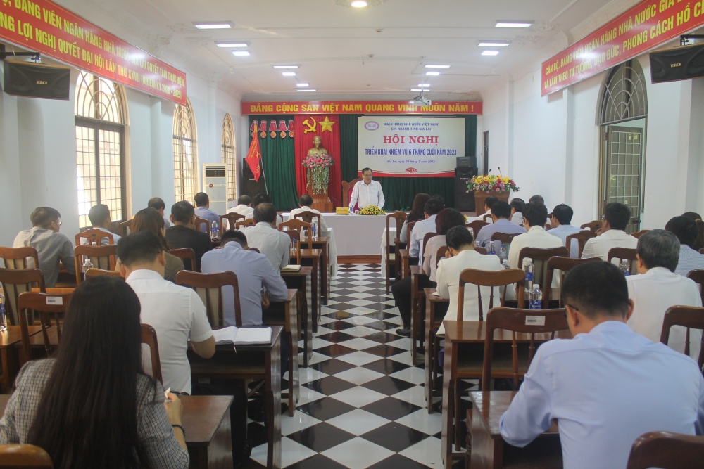 Đ/c Nguyễn Hữu Nghị - Giám đốc NHNN chi nhánh tỉnh chủ trì Hội nghị