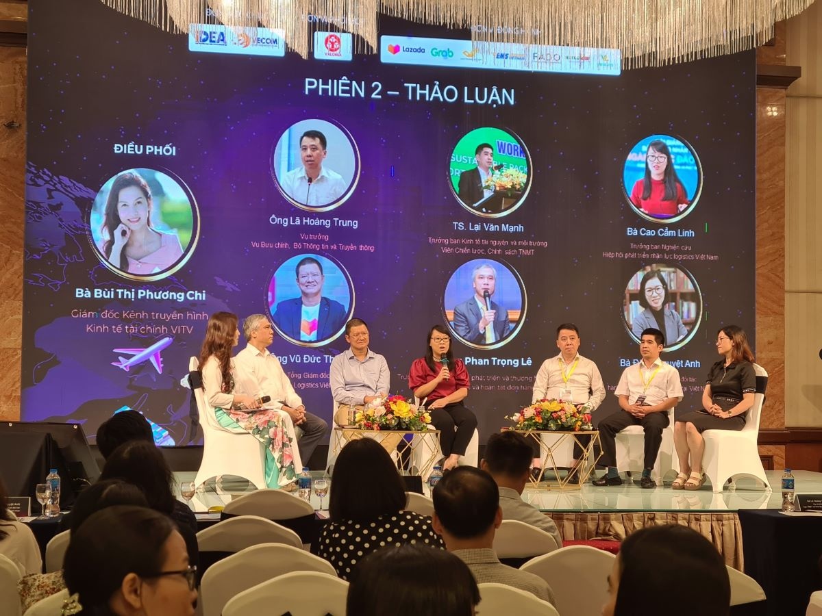 Các diễn giả trả lời nhiều câu hỏi liên quan đến thương mại điện tử xanh