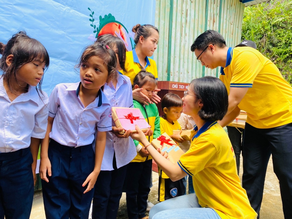 Chương trình “Cuốn sách trao đi - Mầm xanh đem về” đến Quảng Ngãi Chương trình “Cuốn sách trao đi - Mầm xanh đem về” đến Quảng Ngãi
