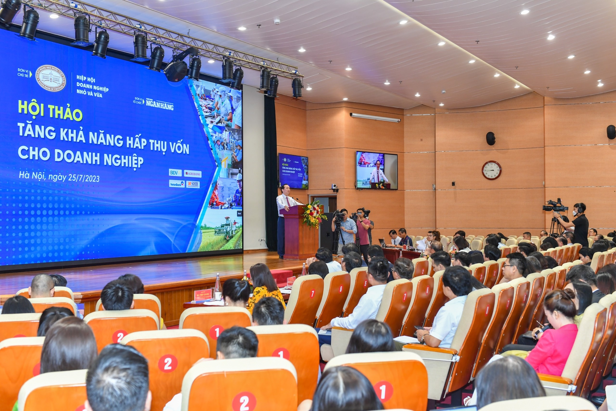 Ngân hàng và doanh nghiệp cần tăng niềm tin để hỗ trợ nhau