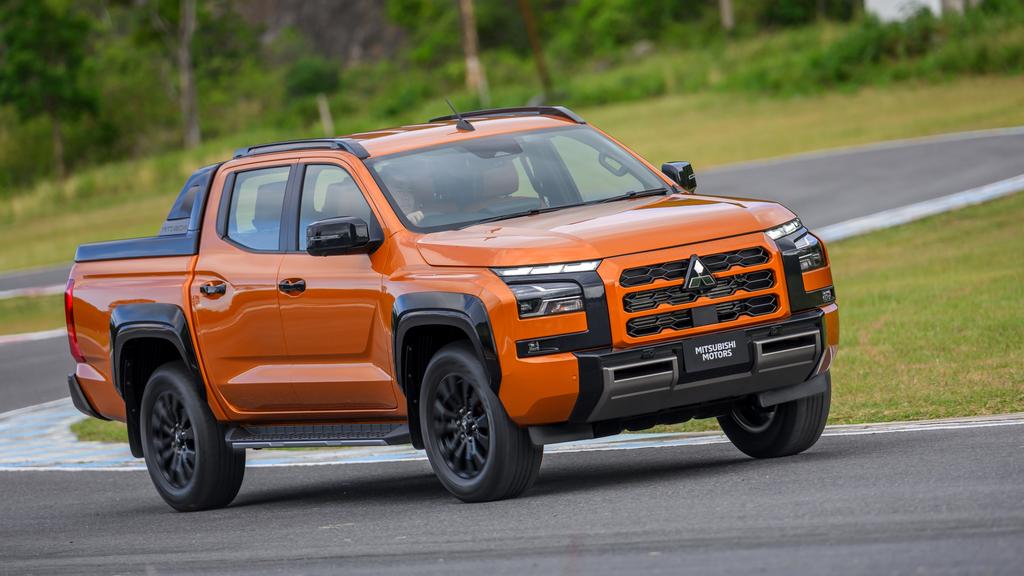 Mitsubishi Triton 2024 ra mắt: Khung to hơn, cứng hơn, máy bi-turbo mới mạnh gần bằng Ranger Raptor, Wildtrak - Ảnh 4. Mitsubishi Triton 2024 ra mắt: Khung to hơn, cứng hơn, máy bi-turbo mới mạnh gần bằng Ranger Raptor, Wildtrak - Ảnh 4.