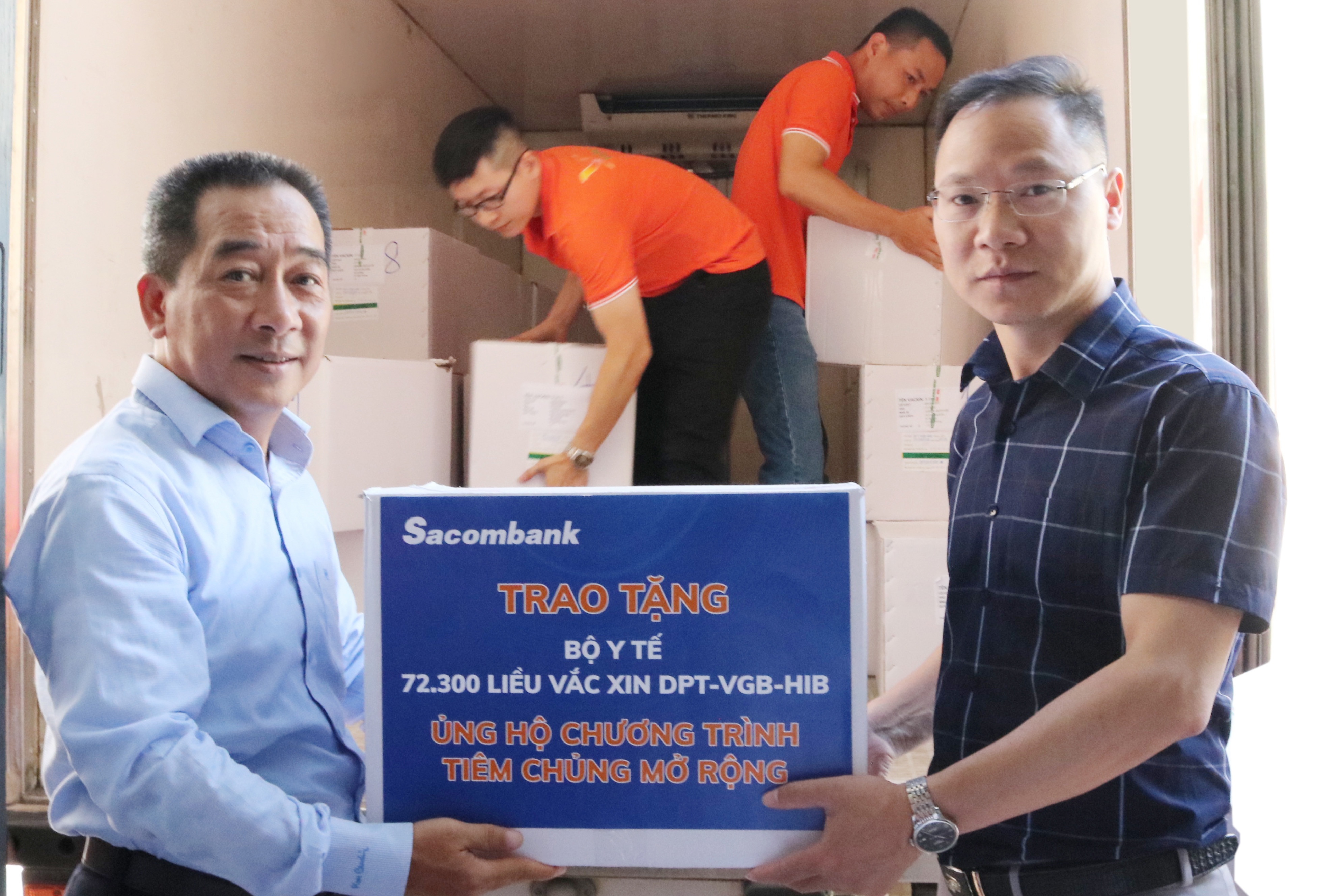 Sacombank ủng hộ 72.300 liều vắc-xin hướng đến trẻ em vùng núi