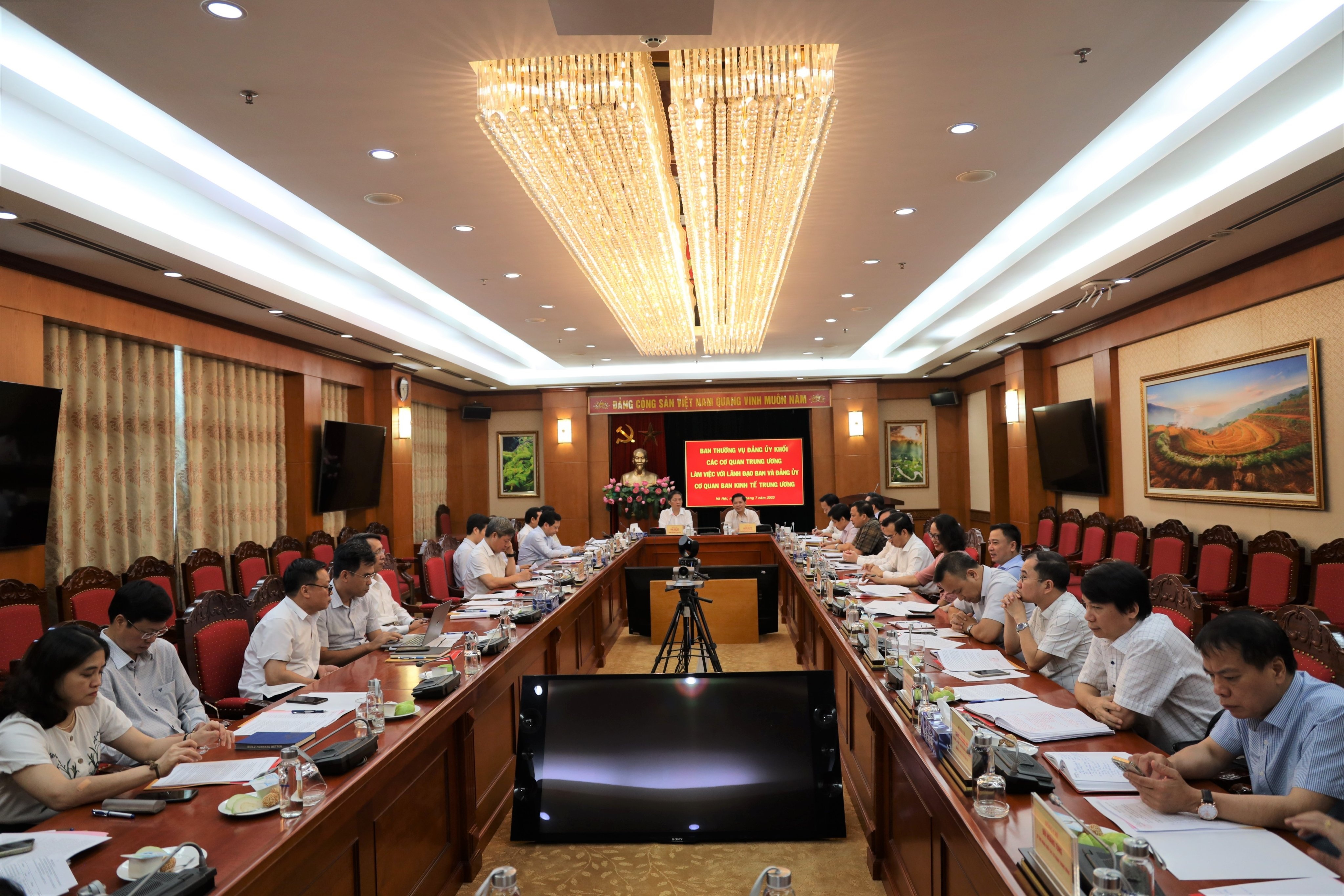 Ban Thường vụ Đảng ủy Khối các cơ quan Trung ương làm việc với Ban Kinh tế Trung ương