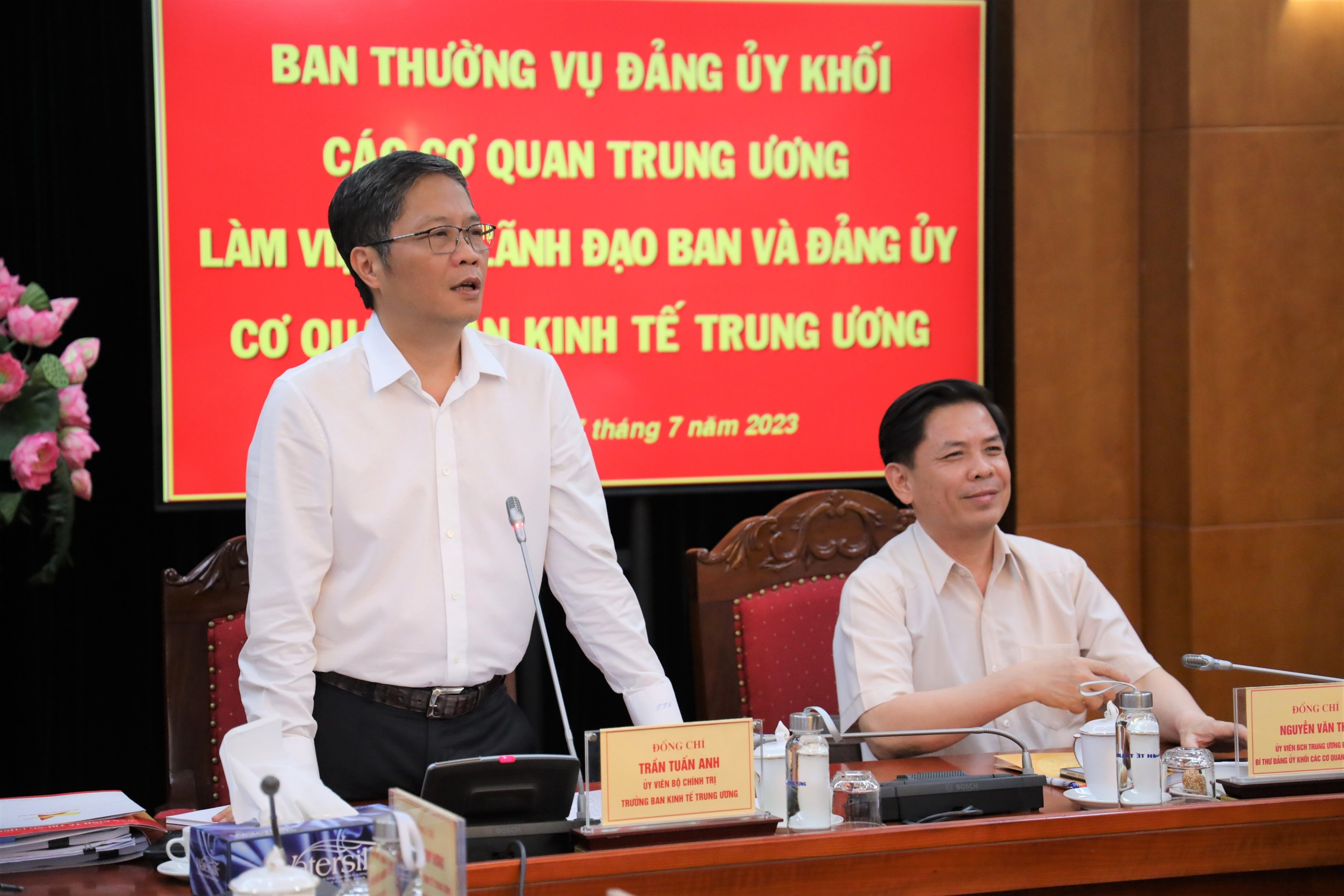 Ban Thường vụ Đảng ủy Khối các cơ quan Trung ương làm việc với Ban Kinh tế Trung ương