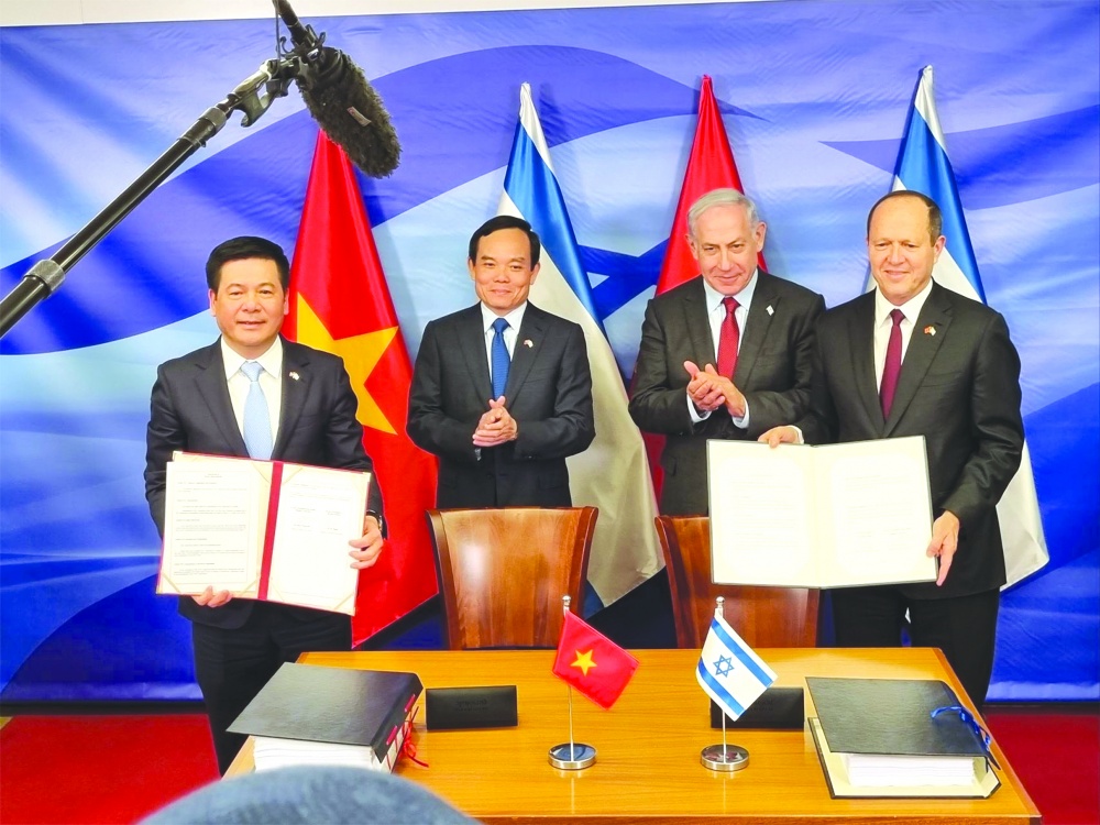 Lễ ký VIFTA diễn ra tại Văn phòng Thủ tướng Israel, có sự chứng kiến của Thủ tướng Israel Benjamin Netanyahu và Phó thủ tướng Trần Lưu Quang