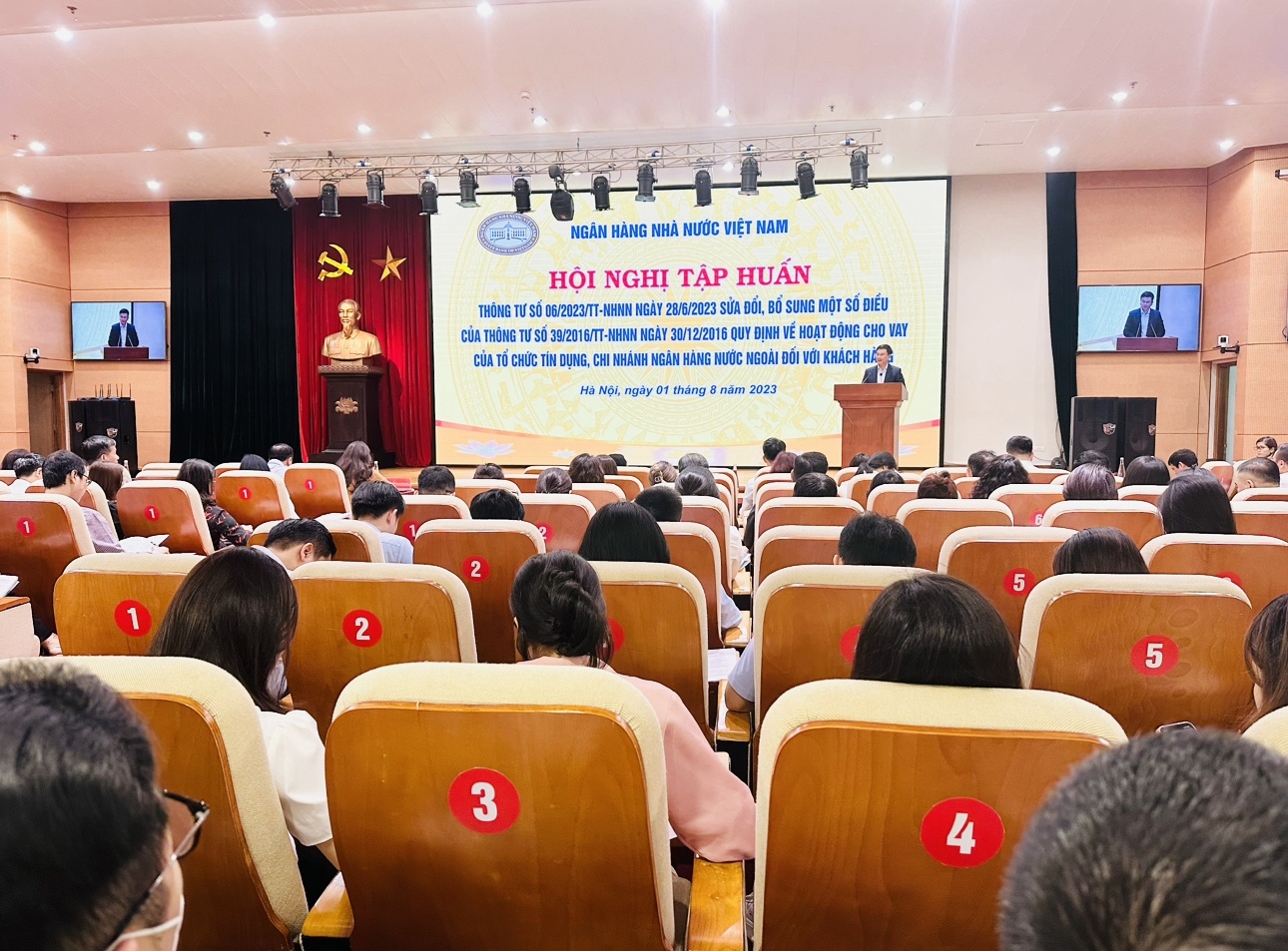 Tạo thuận lợi cho các tổ chức tín dụng trong hoạt động cho vay đối với khách hàng