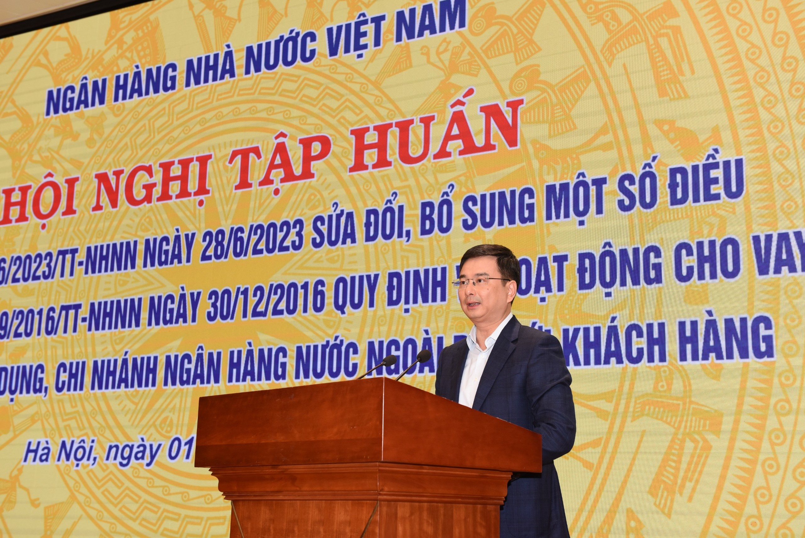 Tạo thuận lợi cho các tổ chức tín dụng trong hoạt động cho vay đối với khách hàng