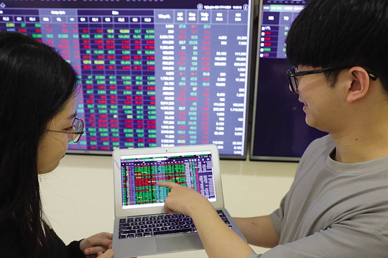 Số tài khoản chứng khoán tương đương 8% dân số