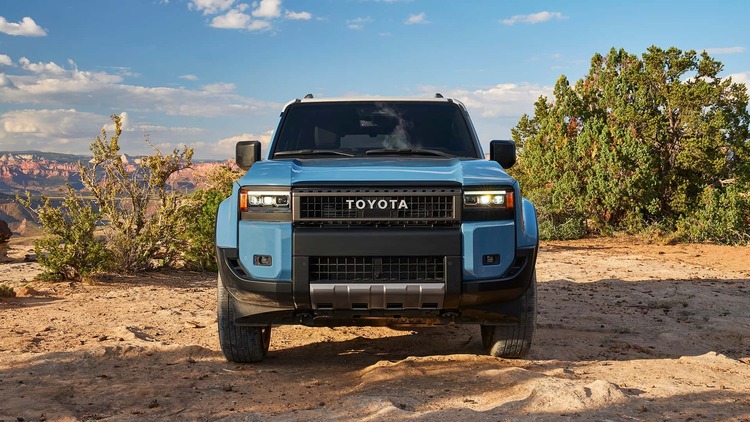 Land Cruiser Prado 2024 có giá từ khoảng 1,3 tỷ đồng