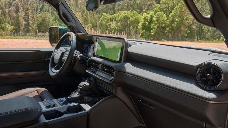 Land Cruiser Prado 2024 có giá từ khoảng 1,3 tỷ đồng