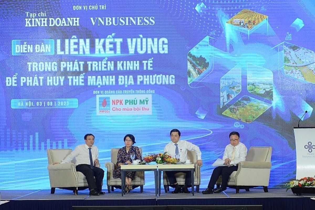 Các diễn giả trao đổi tại Diễn đàn Liên kết vùng trong phát triển kinh tế để phát huy thế mạnh địa phương