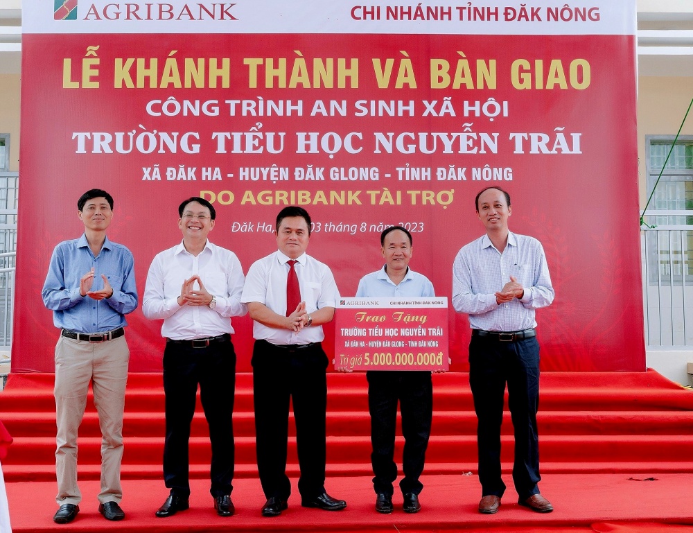 Agribank Đắk Nông trao tặng công trình trường học 5 tỷ đồng