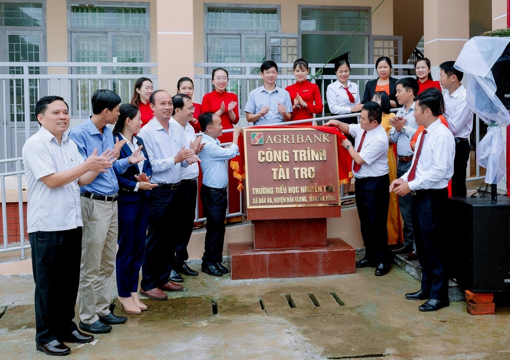 Agribank Đắk Nông trao tặng công trình trường học 5 tỷ đồng