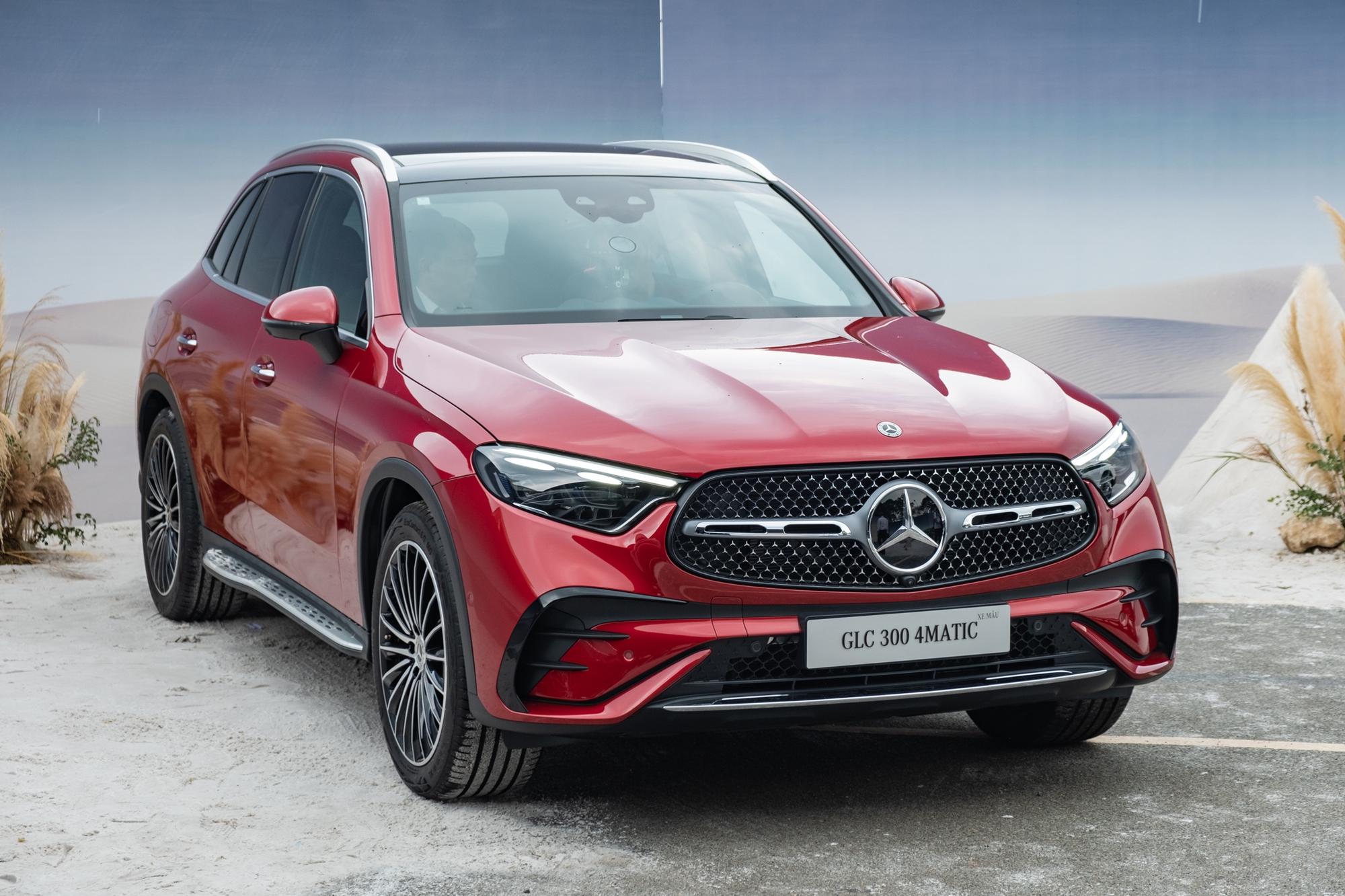Mercedes-Benz giảm giá loạt xe tại Việt Nam: Nhiều nhất hơn nửa tỷ, G 63 chính hãng giá thấp chưa từng có - Ảnh 4.
