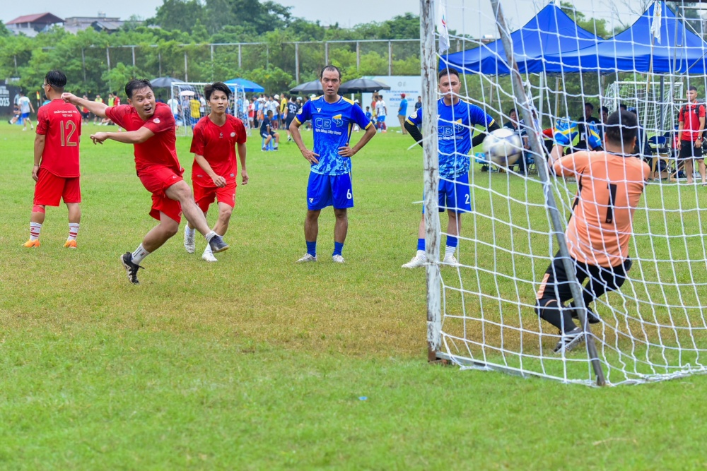 Đội bóng đá nam NHNN TW rộng cửa vào vòng 2 Đội bóng đá nam NHNN TW rộng cửa vào vòng 2