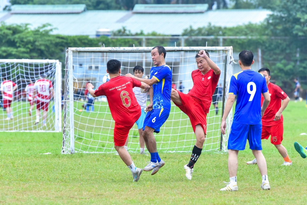 Đội bóng đá nam NHNN TW rộng cửa vào vòng 2 Đội bóng đá nam NHNN TW rộng cửa vào vòng 2
