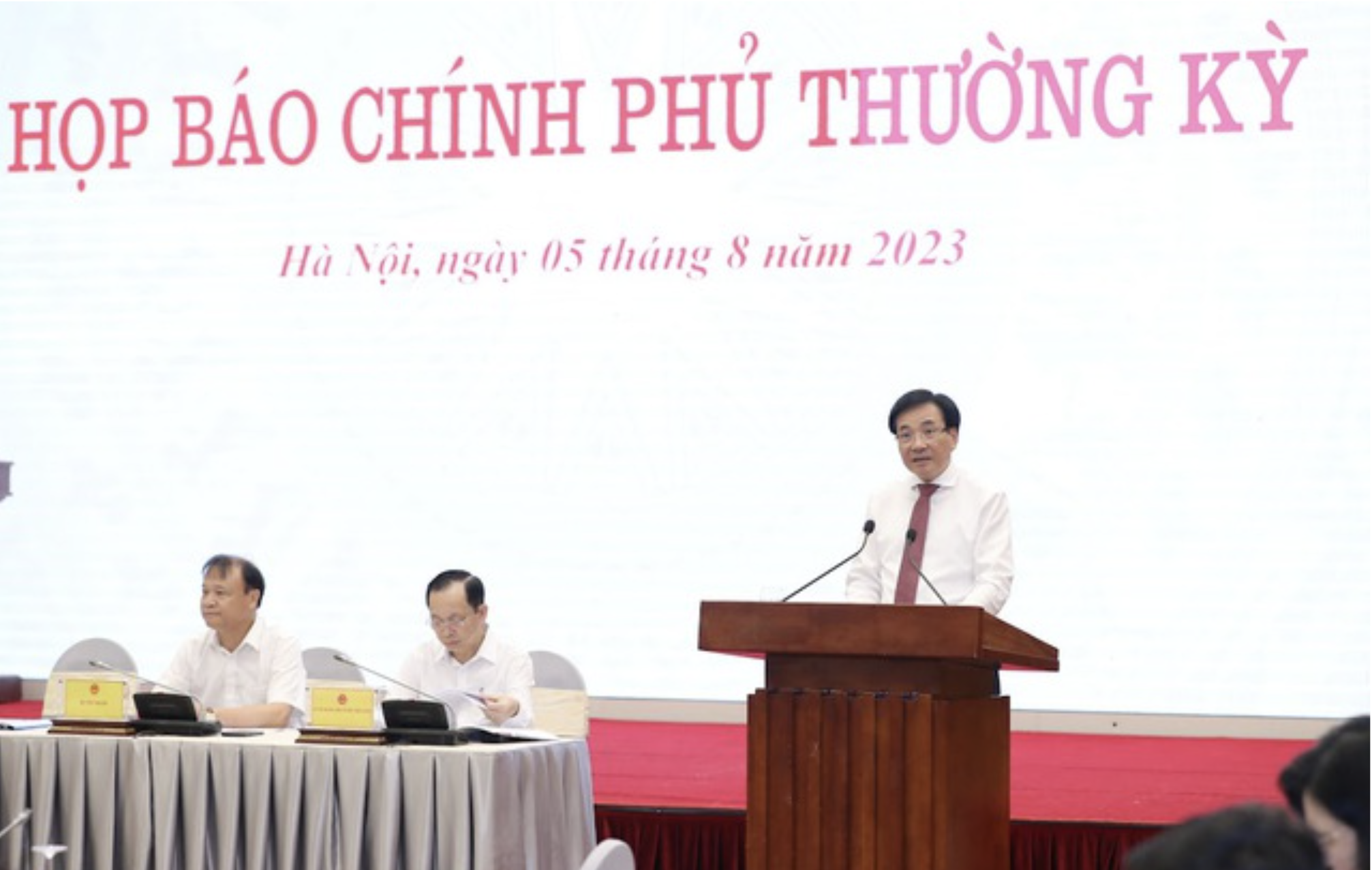 Khó khăn song tình hình kinh tế - xã hội cũng có nhiều điểm sáng hơn Khó khăn song tình hình kinh tế - xã hội cũng có nhiều điểm sáng hơn