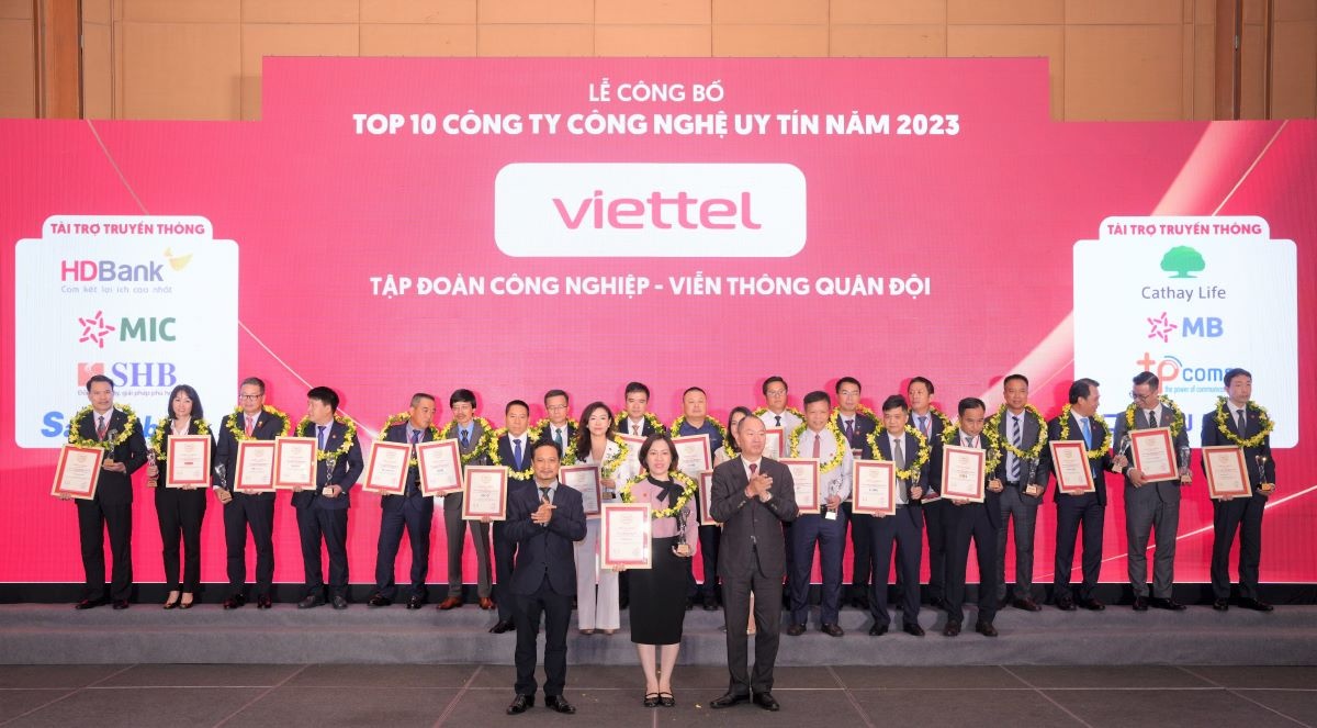 Viettel tiếp tục được vinh danh là doanh nghiệp số 1 trong lĩnh vực công nghệ thông tin - viễn thông năm 2023