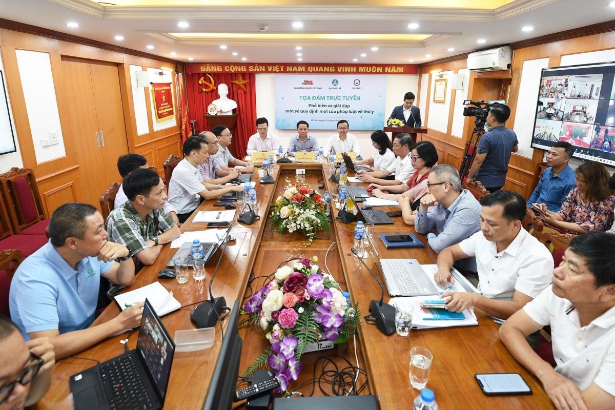 Tọa đàm trực tuyến “phổ biến và giải đáp một số quy định mới của pháp luật về thú y”. Tọa đàm trực tuyến “phổ biến và giải đáp một số quy định mới của pháp luật về thú y”.